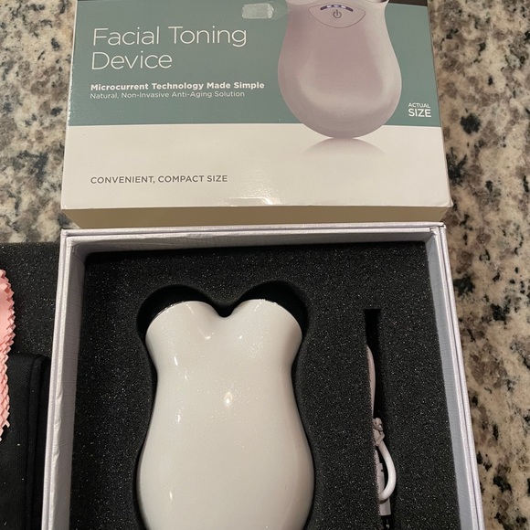 Facial Toning Device - Picture 2 of 5